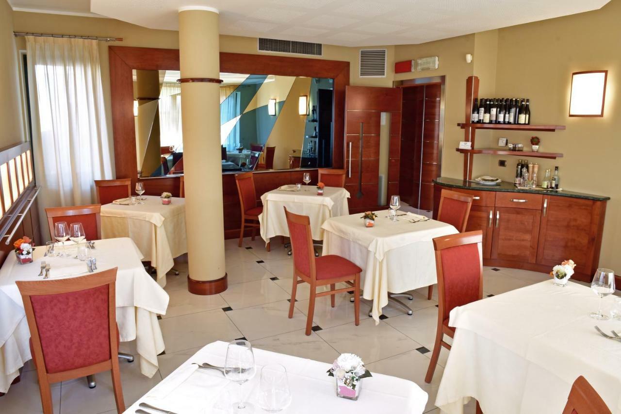 Albergo Ristorante San Marco カルマニョーラ エクステリア 写真